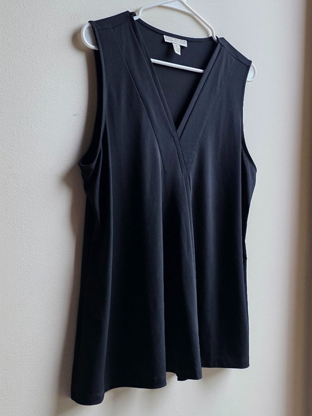 Dana Buchman Black V-Neck Tank Top Size XL